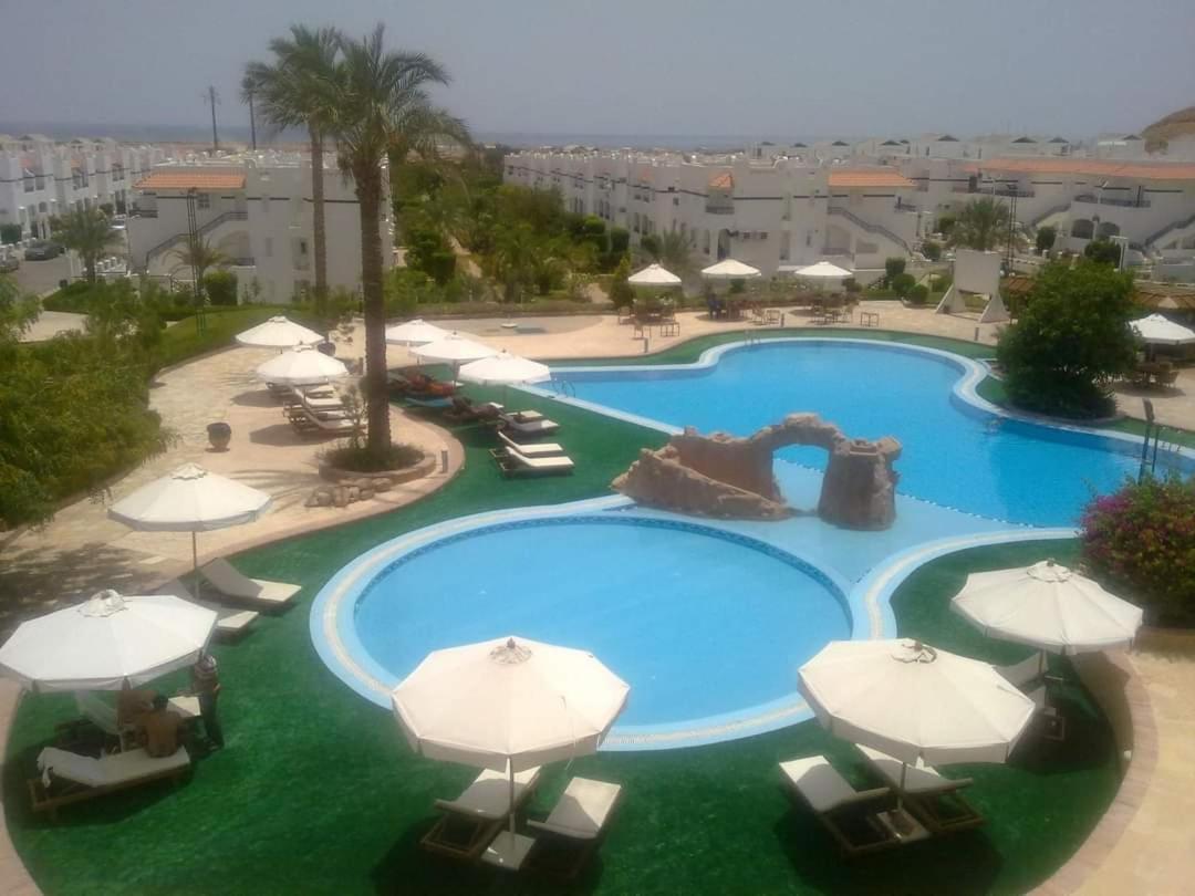 Daire Lovely One Bedroom Within Cozy Compound Including Swimming Pool, Supermarket. Perfect Location At Neama Bay With Access To Public Transportation *